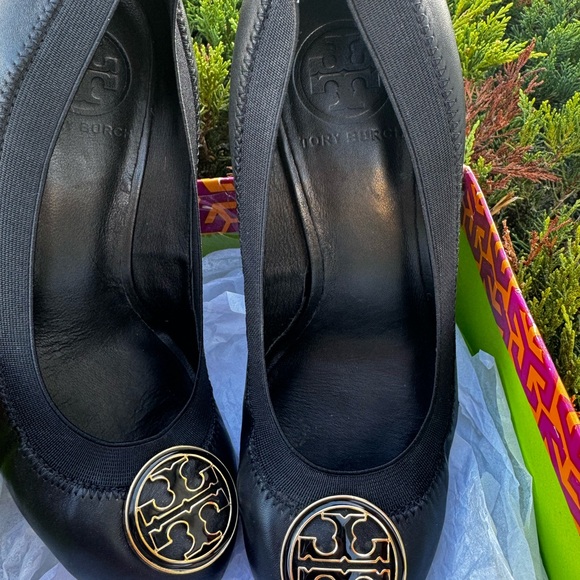 Tory Burch Caroline Elastic Wedge - Picture 10 of 14